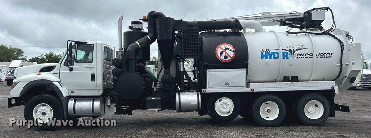 image for item EG0835 2012 International  7600 vacuum truck