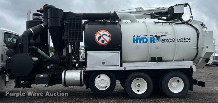 image for item EG0835 2012 International  7600 vacuum truck