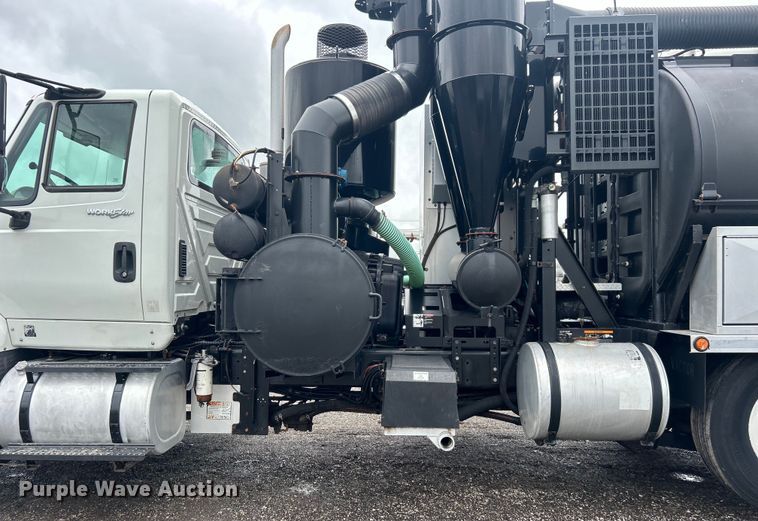 image for item EG0835 2012 International  7600 vacuum truck
