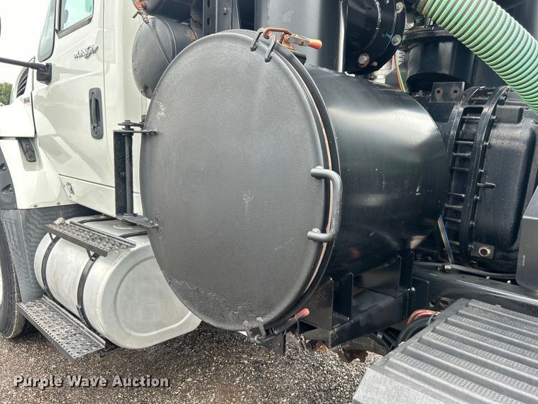image for item EG0835 2012 International  7600 vacuum truck