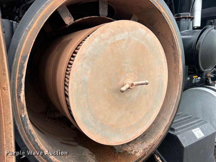 image for item EG0835 2012 International  7600 vacuum truck