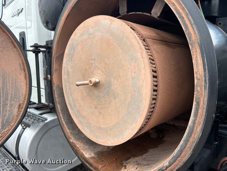 image for item EG0835 2012 International  7600 vacuum truck