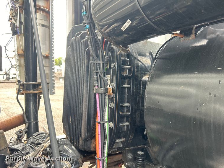 image for item EG0835 2012 International  7600 vacuum truck