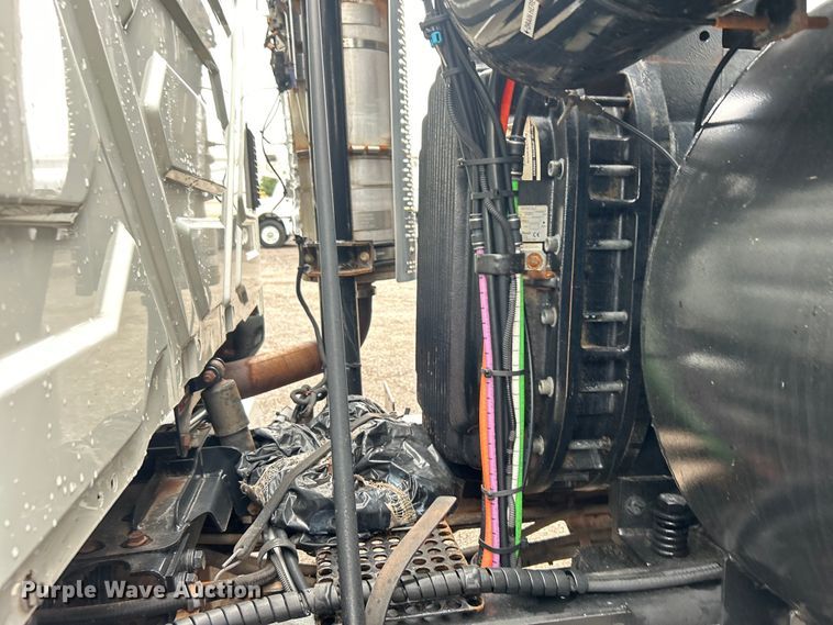 image for item EG0835 2012 International  7600 vacuum truck
