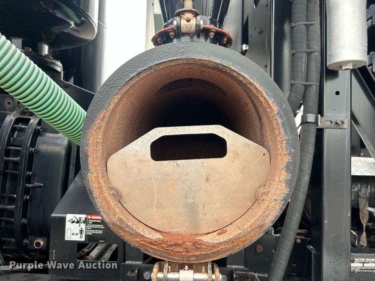 image for item EG0835 2012 International  7600 vacuum truck
