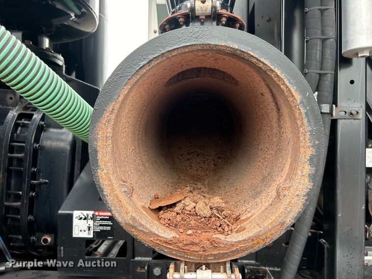 image for item EG0835 2012 International  7600 vacuum truck