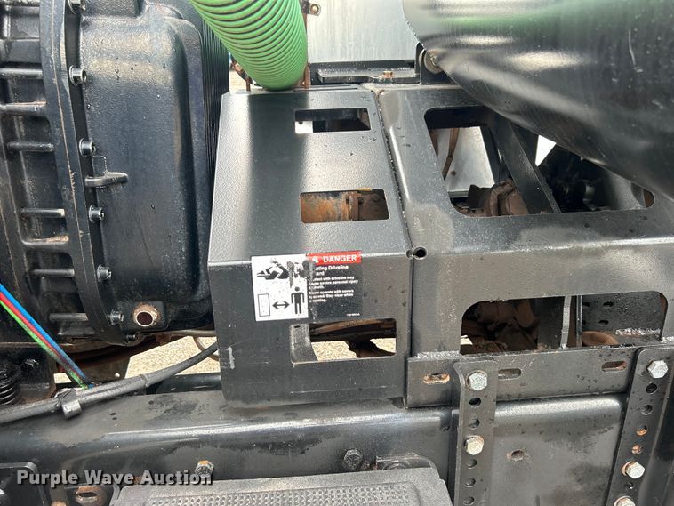 image for item EG0835 2012 International  7600 vacuum truck