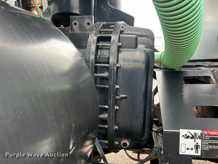image for item EG0835 2012 International  7600 vacuum truck