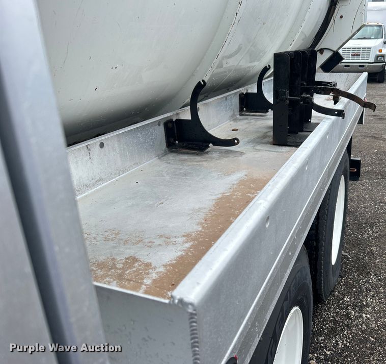 image for item EG0835 2012 International  7600 vacuum truck