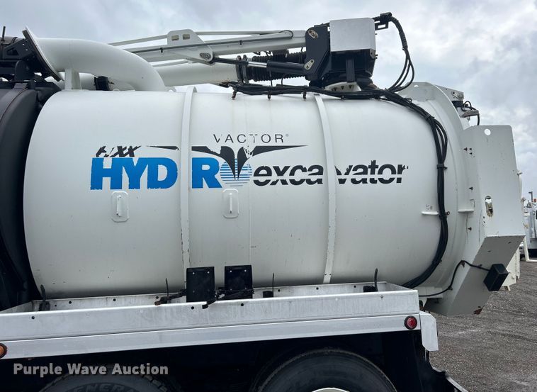 image for item EG0835 2012 International  7600 vacuum truck