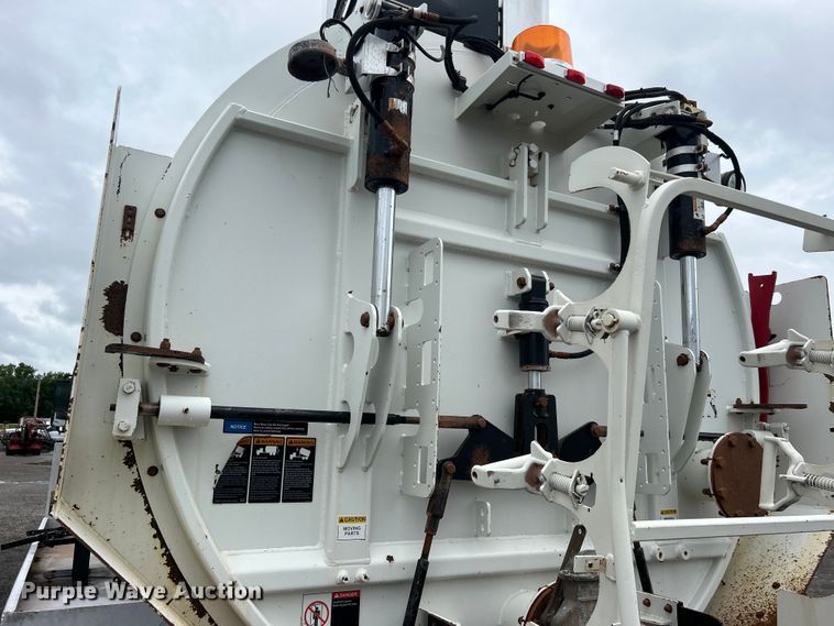 image for item EG0835 2012 International  7600 vacuum truck