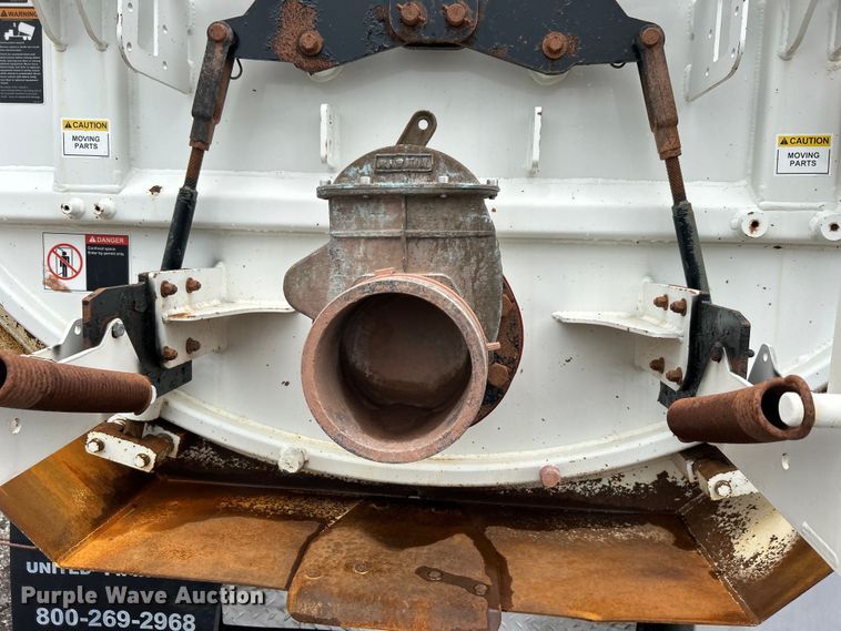 image for item EG0835 2012 International  7600 vacuum truck