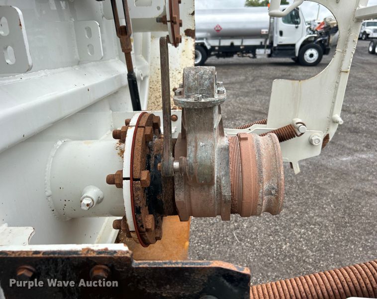 image for item EG0835 2012 International  7600 vacuum truck
