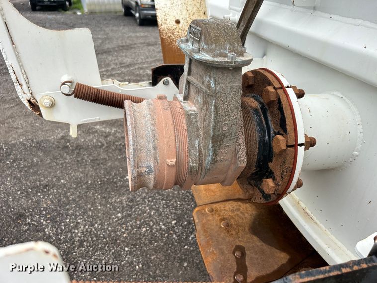 image for item EG0835 2012 International  7600 vacuum truck
