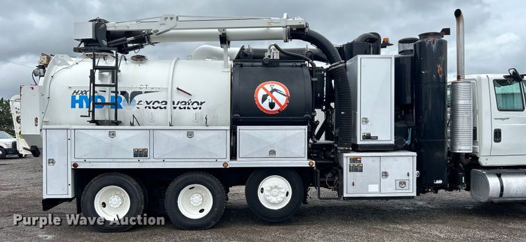 image for item EG0835 2012 International  7600 vacuum truck