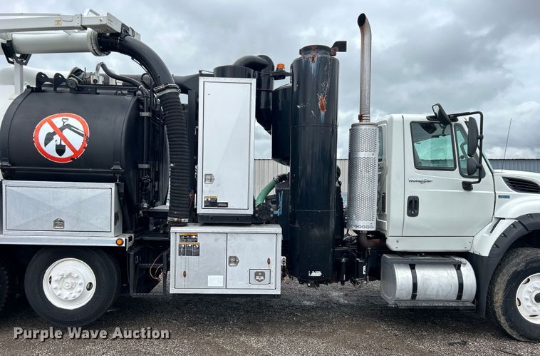 image for item EG0835 2012 International  7600 vacuum truck