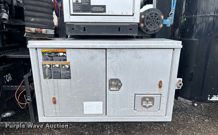 image for item EG0835 2012 International  7600 vacuum truck