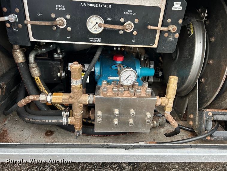 image for item EG0835 2012 International  7600 vacuum truck