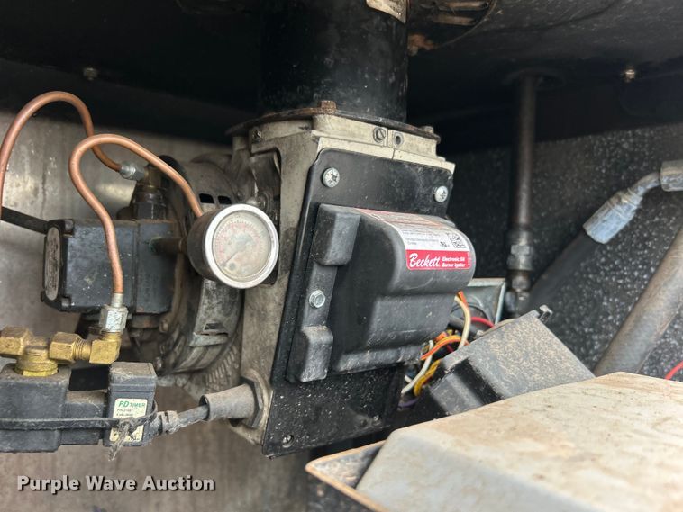 image for item EG0835 2012 International  7600 vacuum truck
