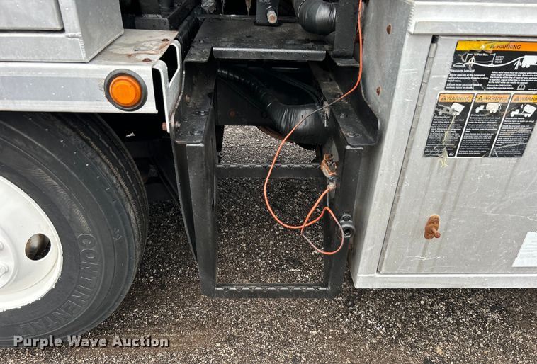 image for item EG0835 2012 International  7600 vacuum truck