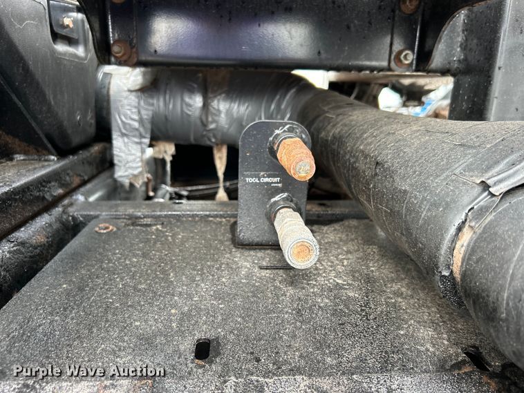 image for item EG0835 2012 International  7600 vacuum truck