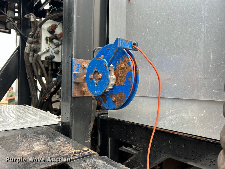 image for item EG0835 2012 International  7600 vacuum truck