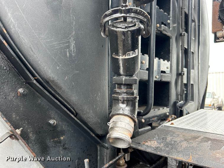 image for item EG0835 2012 International  7600 vacuum truck