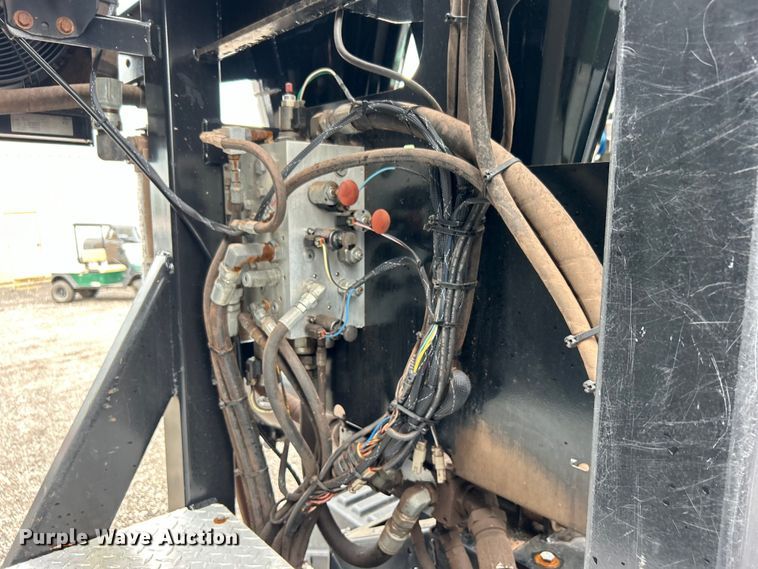 image for item EG0835 2012 International  7600 vacuum truck