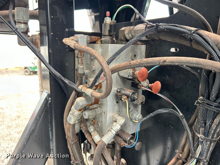 image for item EG0835 2012 International  7600 vacuum truck