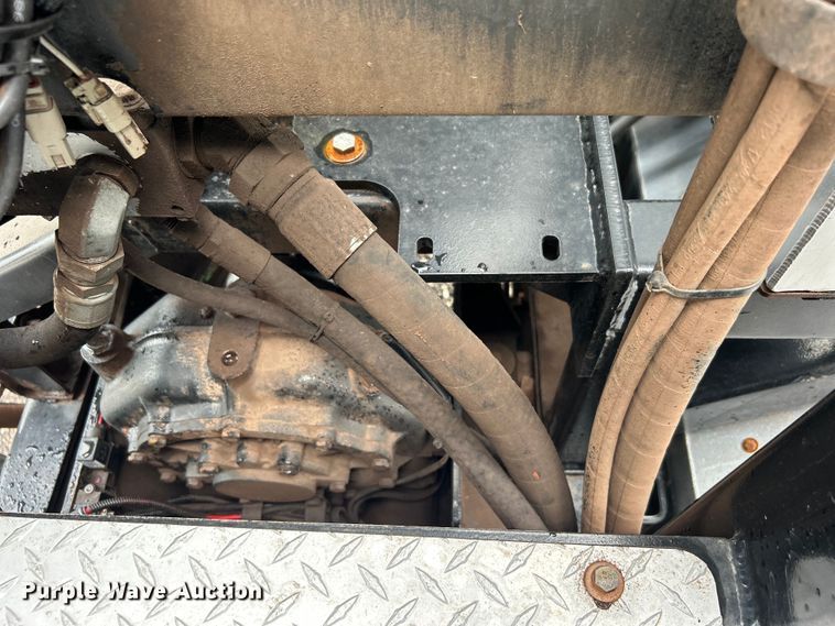 image for item EG0835 2012 International  7600 vacuum truck
