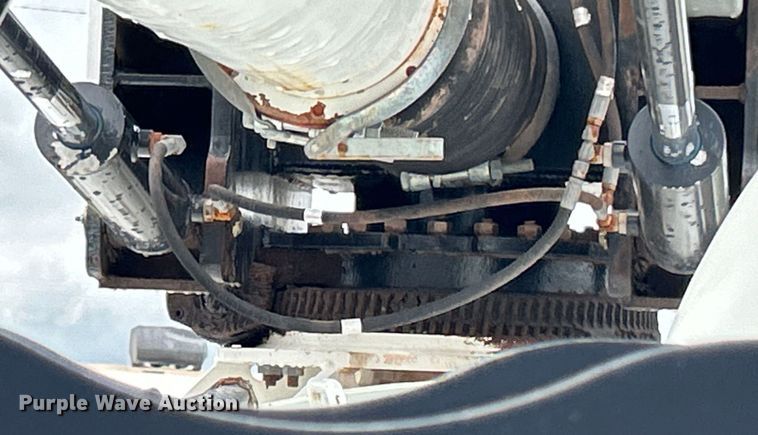 image for item EG0835 2012 International  7600 vacuum truck