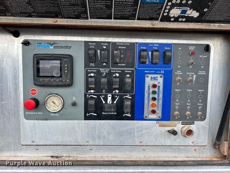 image for item EG0835 2012 International  7600 vacuum truck