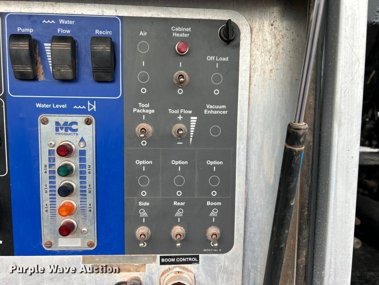 image for item EG0835 2012 International  7600 vacuum truck