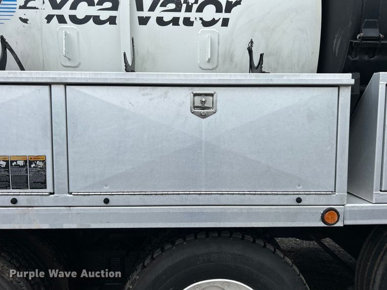 image for item EG0835 2012 International  7600 vacuum truck