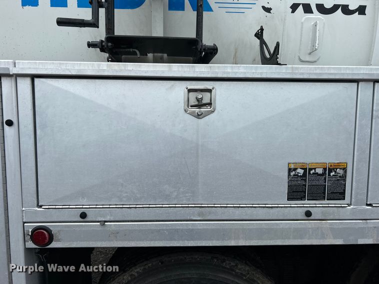image for item EG0835 2012 International  7600 vacuum truck