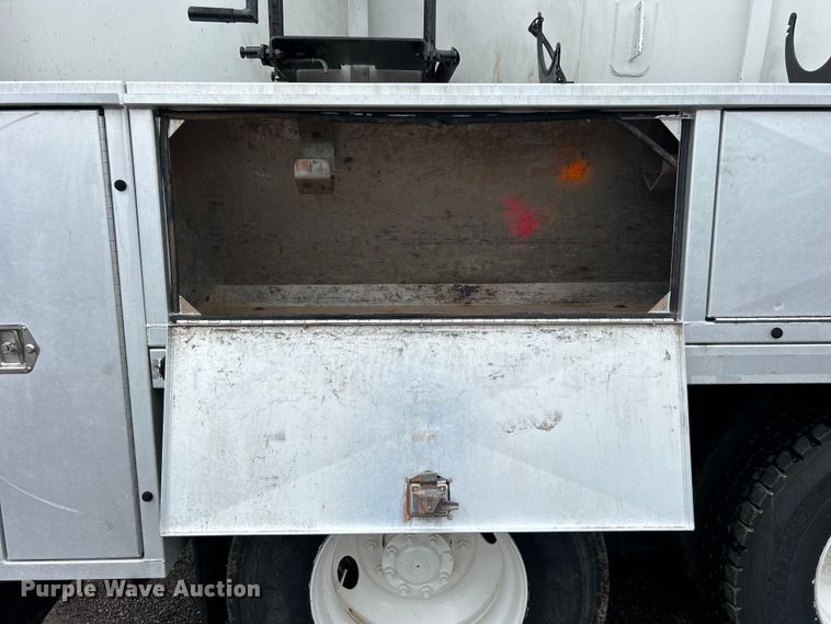 image for item EG0835 2012 International  7600 vacuum truck