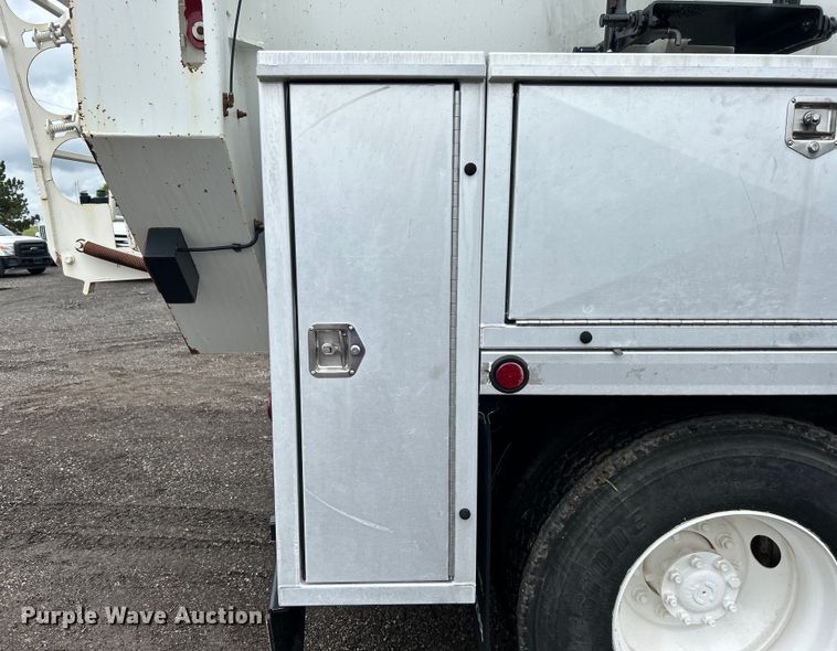 image for item EG0835 2012 International  7600 vacuum truck