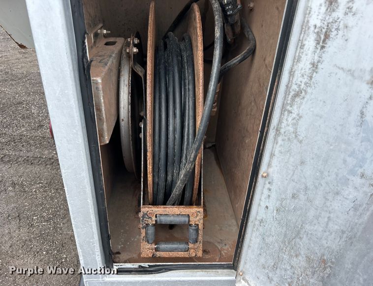 image for item EG0835 2012 International  7600 vacuum truck