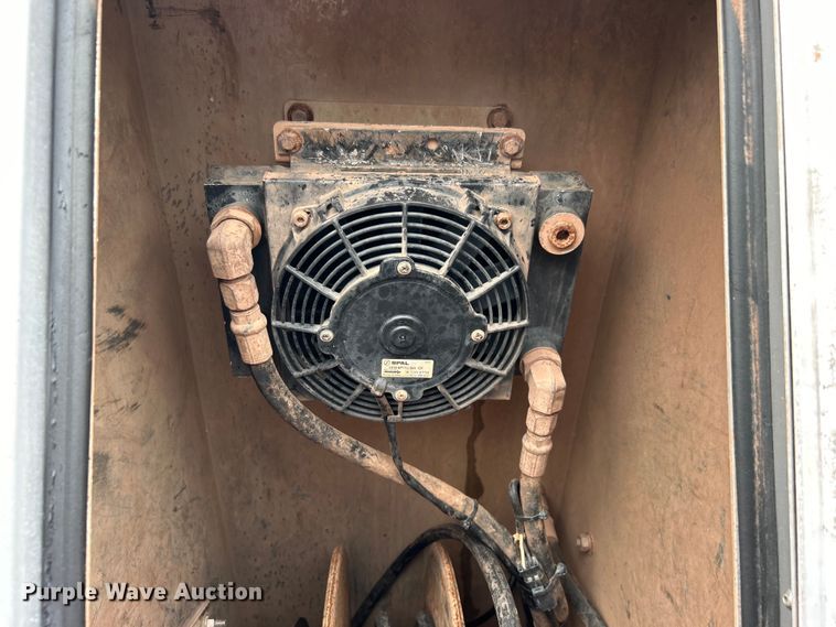 image for item EG0835 2012 International  7600 vacuum truck