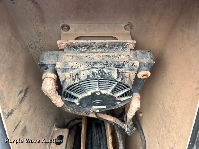 image for item EG0835 2012 International  7600 vacuum truck