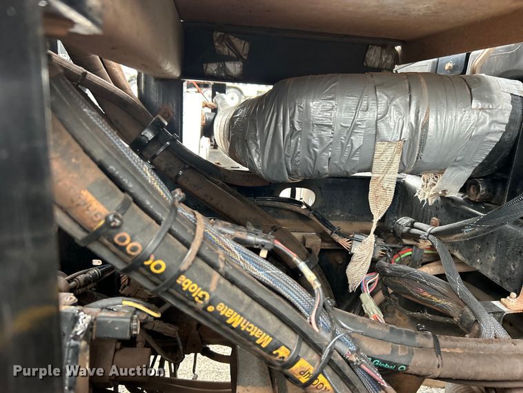 image for item EG0835 2012 International  7600 vacuum truck