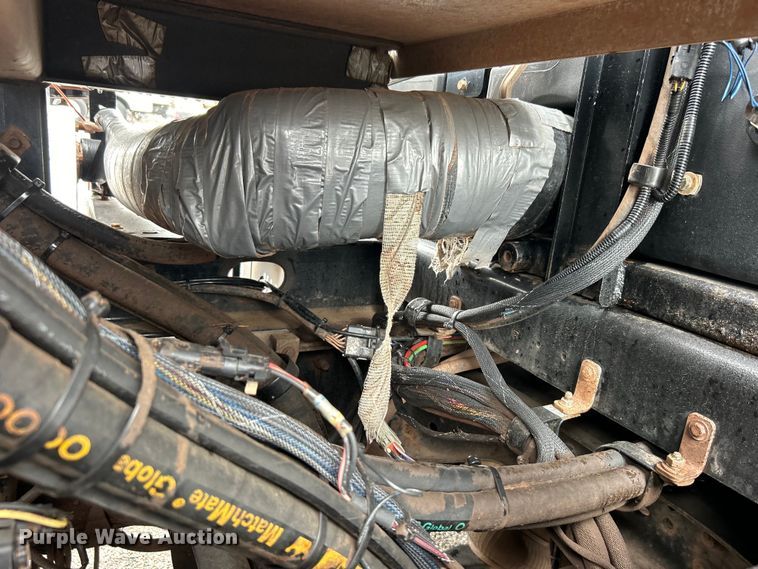 image for item EG0835 2012 International  7600 vacuum truck