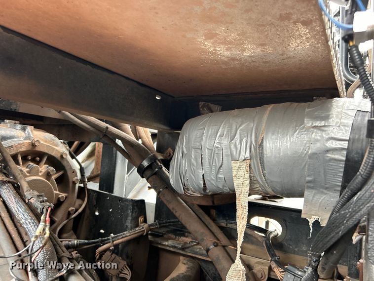 image for item EG0835 2012 International  7600 vacuum truck