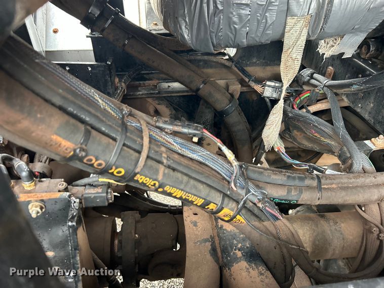 image for item EG0835 2012 International  7600 vacuum truck