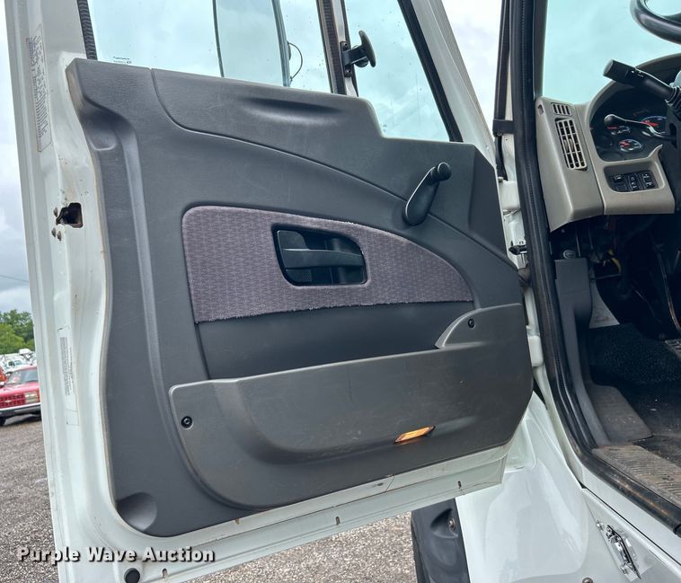 image for item EG0835 2012 International  7600 vacuum truck