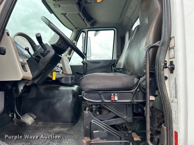 image for item EG0835 2012 International  7600 vacuum truck