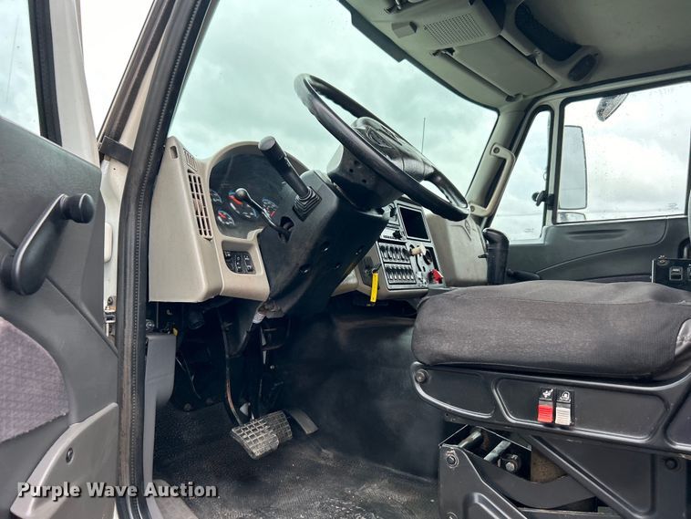 image for item EG0835 2012 International  7600 vacuum truck