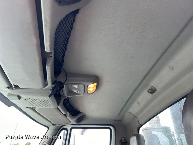 image for item EG0835 2012 International  7600 vacuum truck