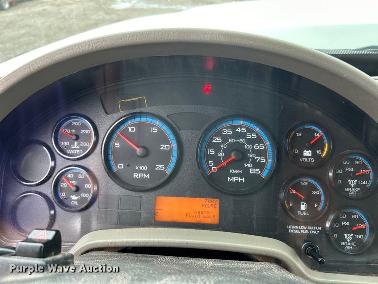 image for item EG0835 2012 International  7600 vacuum truck