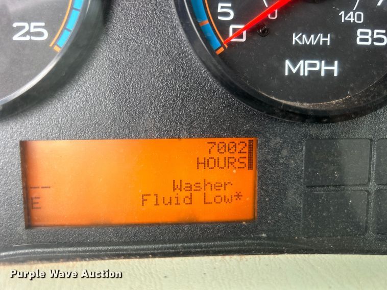 image for item EG0835 2012 International  7600 vacuum truck